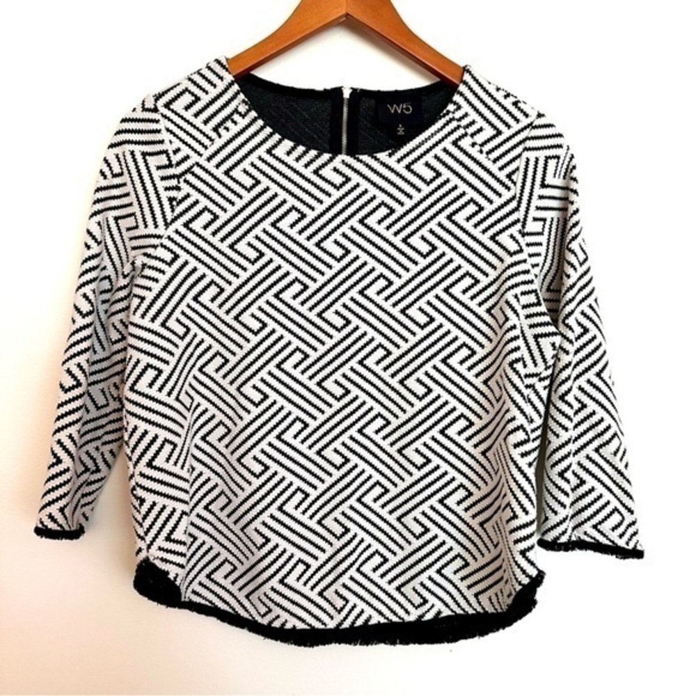 W5 Anthropologie Back and White Geometric Top Size Small
